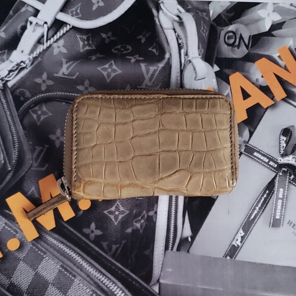 Gucci Genuine Crocodile Zippy Card Case - Picture 8 of 8